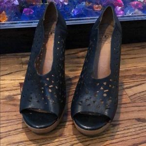 Lucky Brand peep toe pump